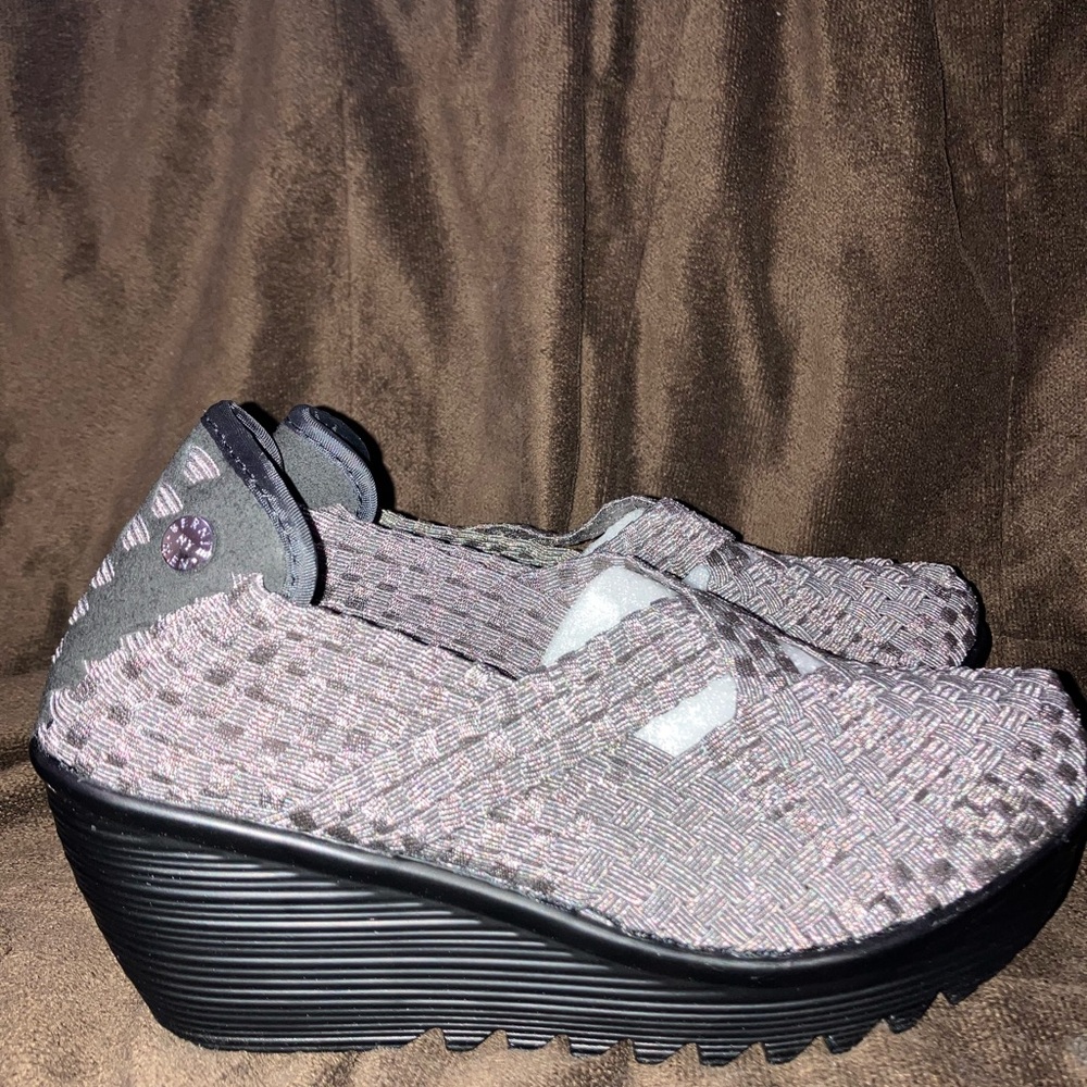 bernie mev. Women's Shimmering Gray Woven Wedges - Picture 2 of 5